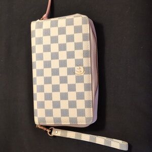 Checkered Wristlet with Gold Accent